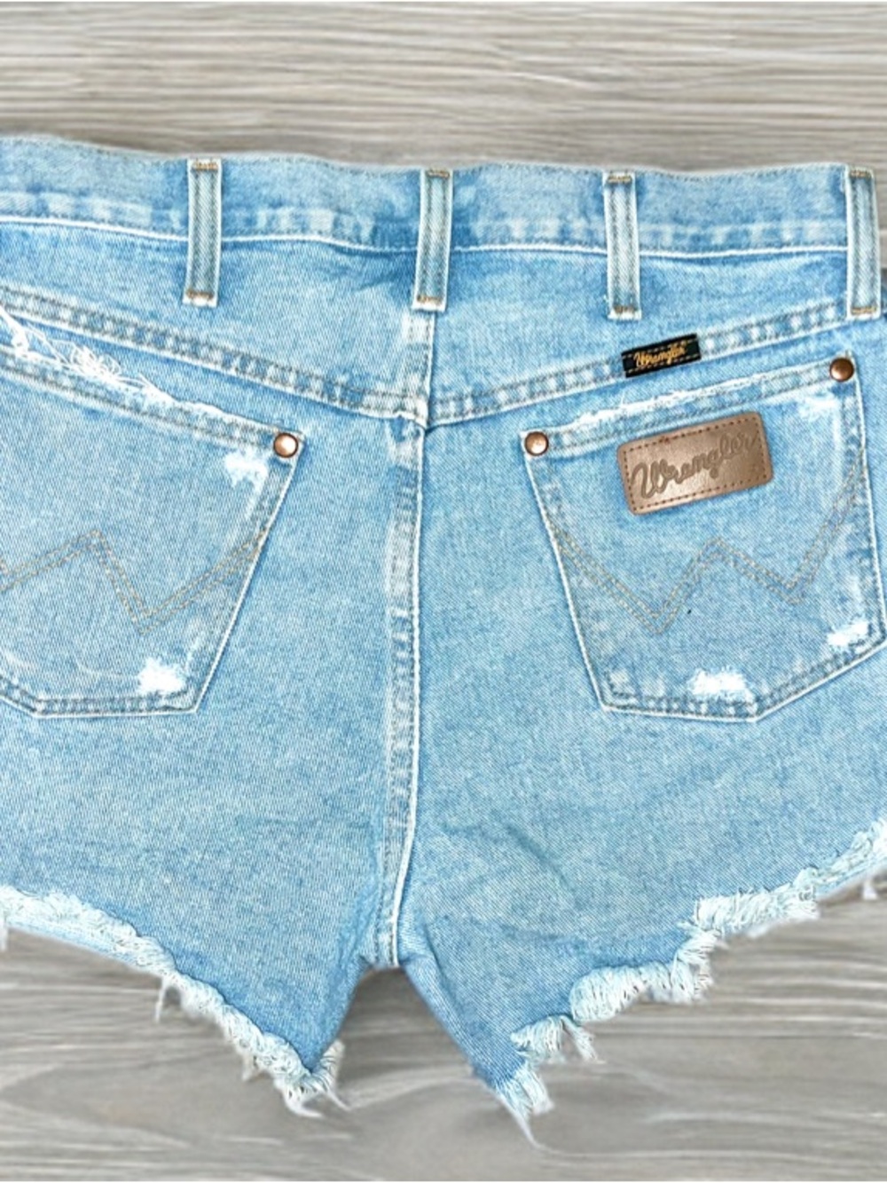 Wrangler High Rise Distressed Blue Denim Shorts Fits Size 11 - Picture 3 of 6